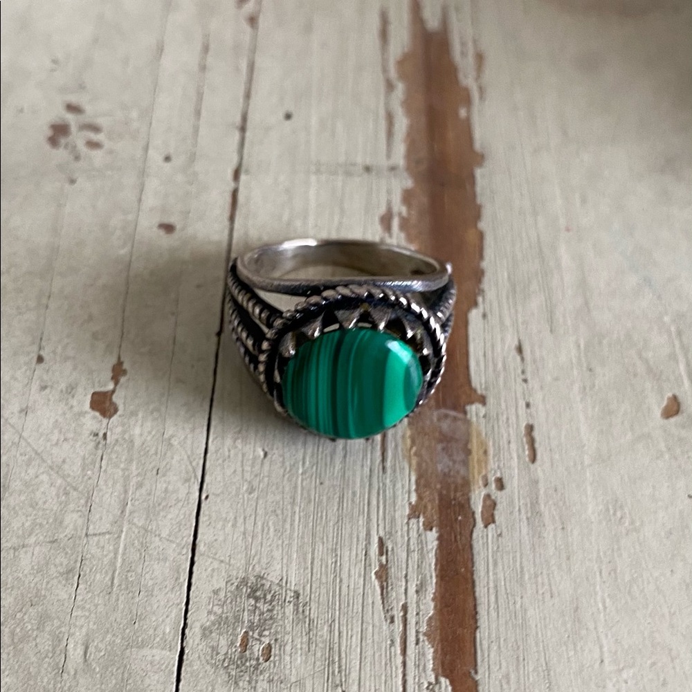 Silver ring - Picture 2 of 2